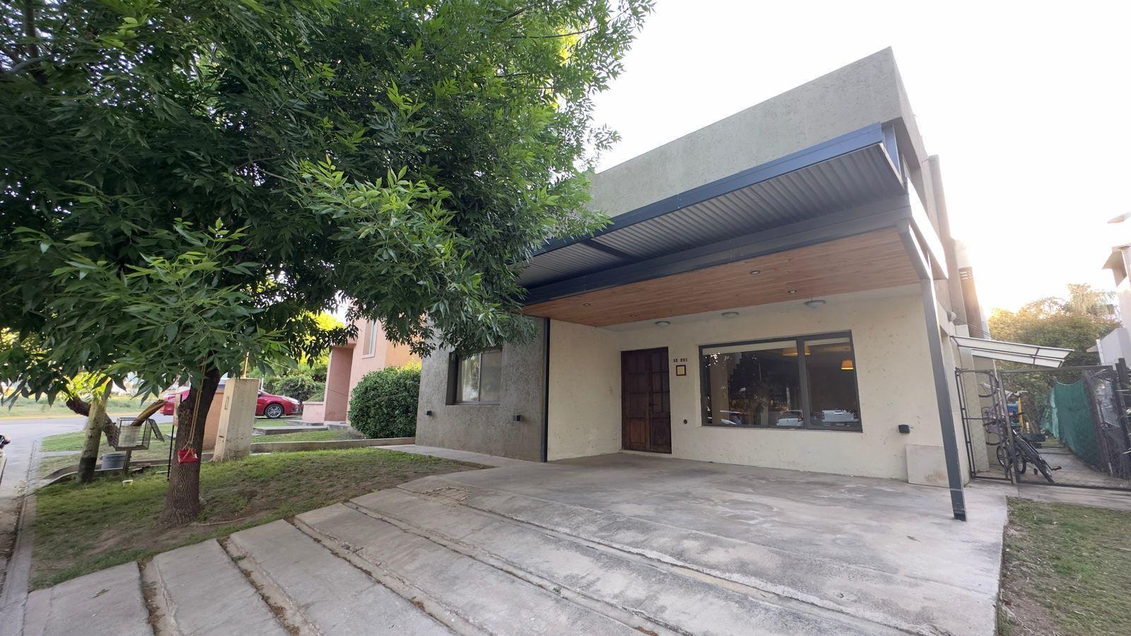 VENTA – Casa de 5 dormitorios con pileta en La Estanzuela