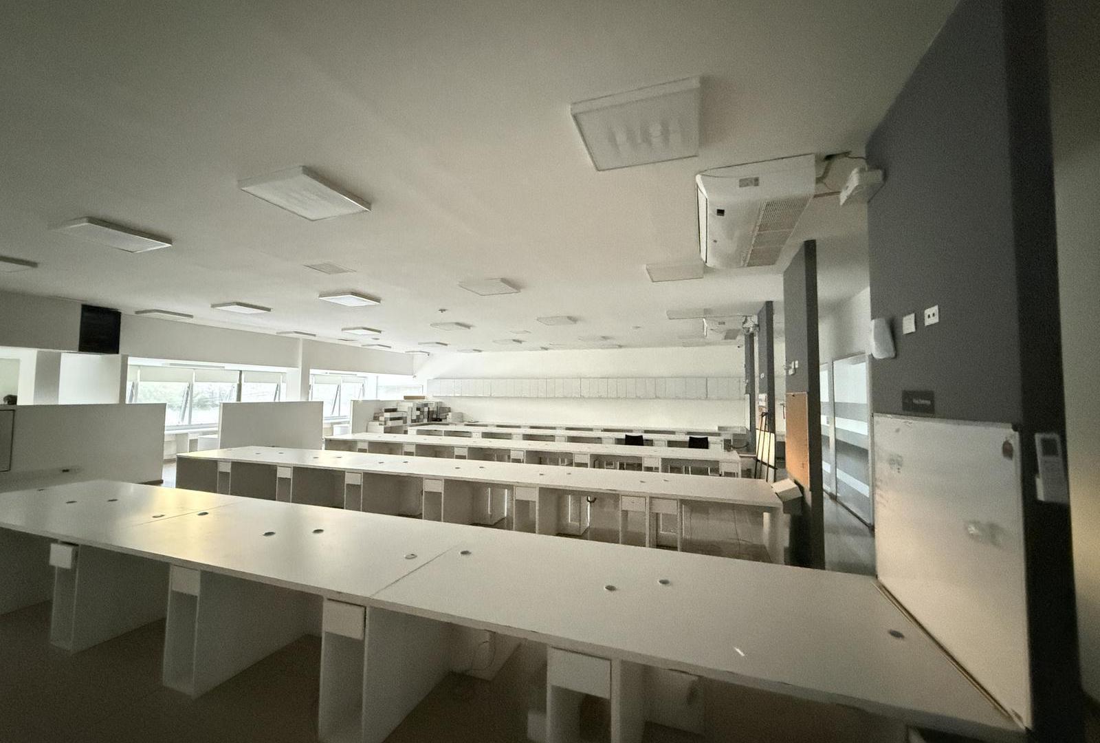 Foto de ALQUILER – Oficina corporativa 500 mts c/ 17 cocheras - Av. Rafael Núñez, imagen 2
