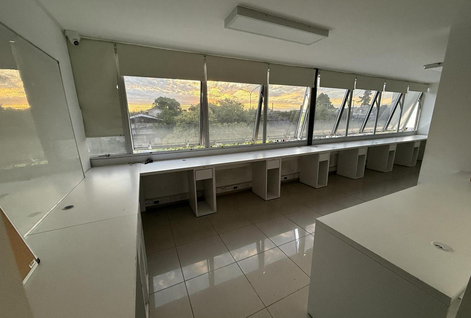 Foto de ALQUILER – Oficina corporativa 500 mts c/ 17 cocheras - Av. Rafael Núñez, imagen 3