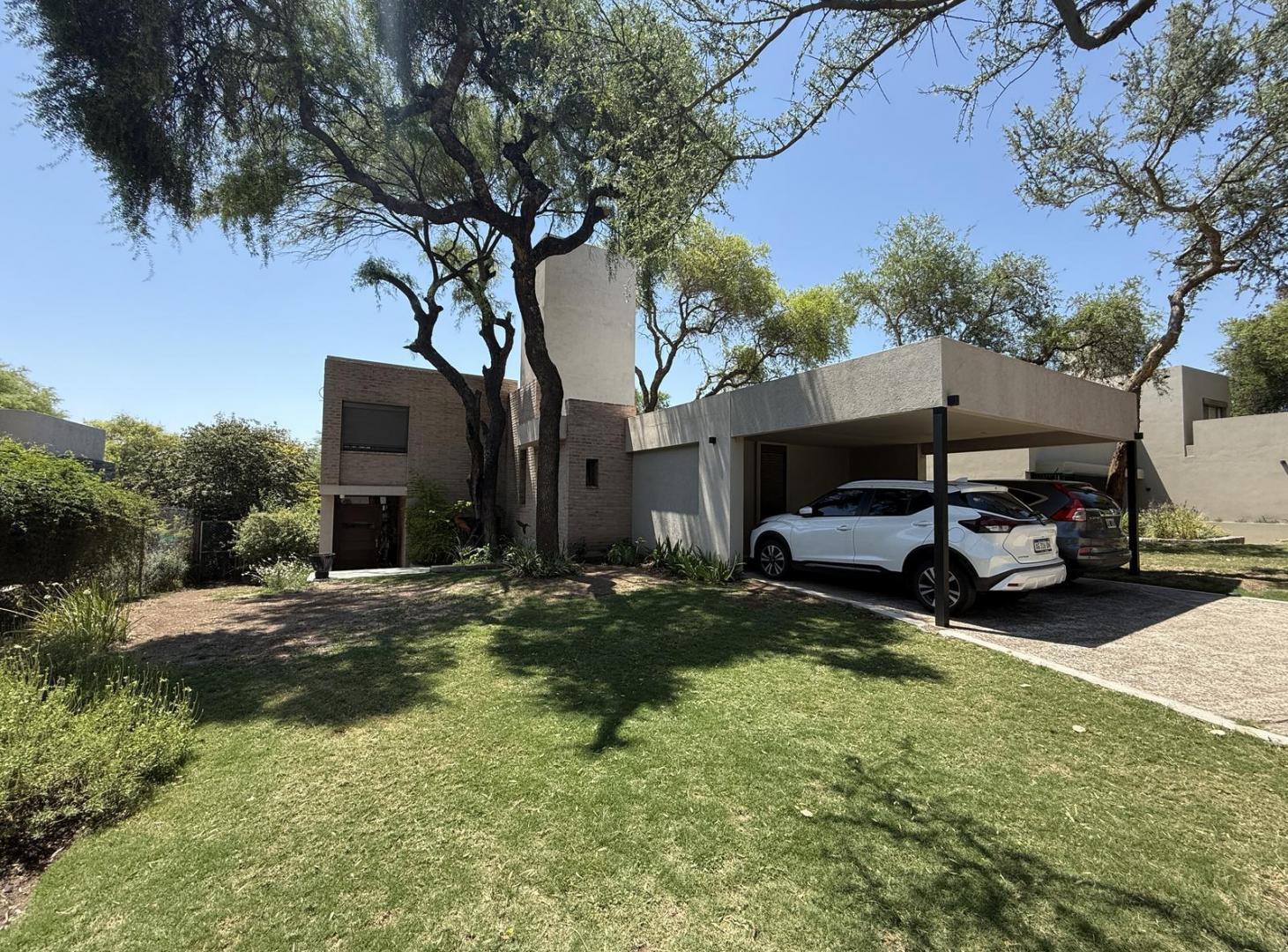 VENTA – Casa de 3 dormitorios con pileta y galería en La Rufina