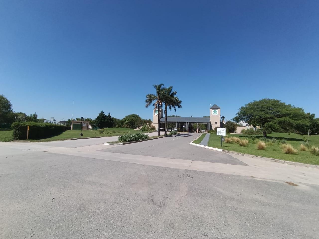 VENTA – Moderna casa de 4 dormitorios con pileta en Tejas del Sur III 3