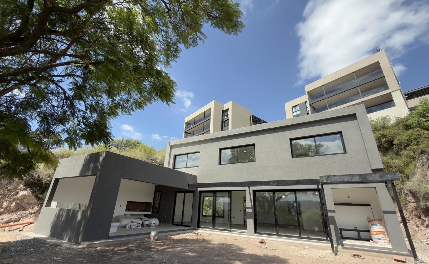 VENTA – Casa a estrenar de 3 dormitorios con vista a las sierras en La Cuesta