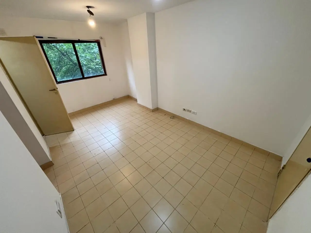 ALQUILER – Departamento de 1 dormitorio con cocina separada sobre Bv. San Juan 2