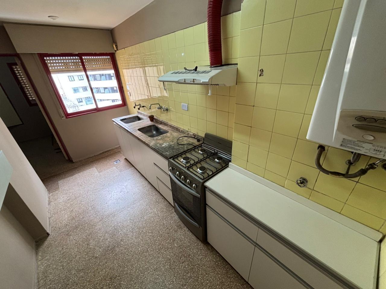 Foto de ALQUILER – Departamento 3 dormitorios con cochera y balcón en Centro de Córdoba, imagen 5