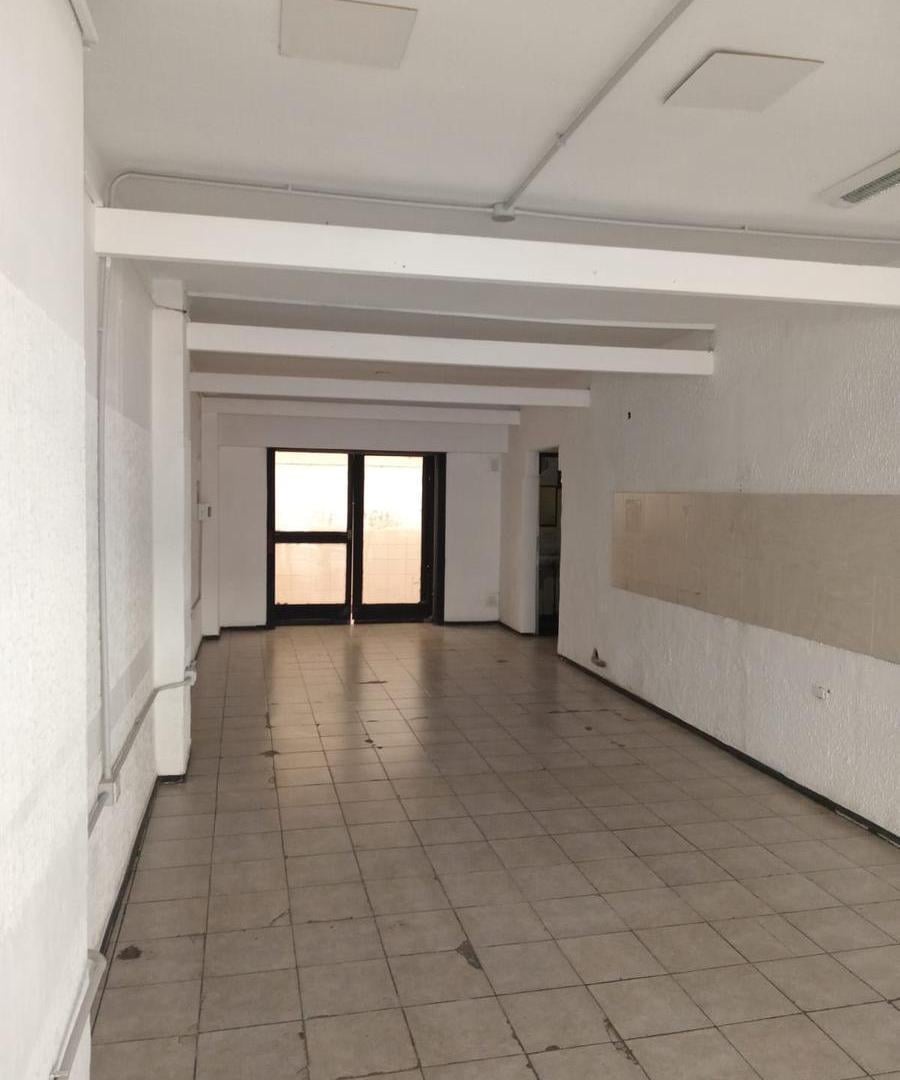 Foto de ALQUILER – Local comercial en planta libre con vidriera en Vélez Sarsfield, imagen 1