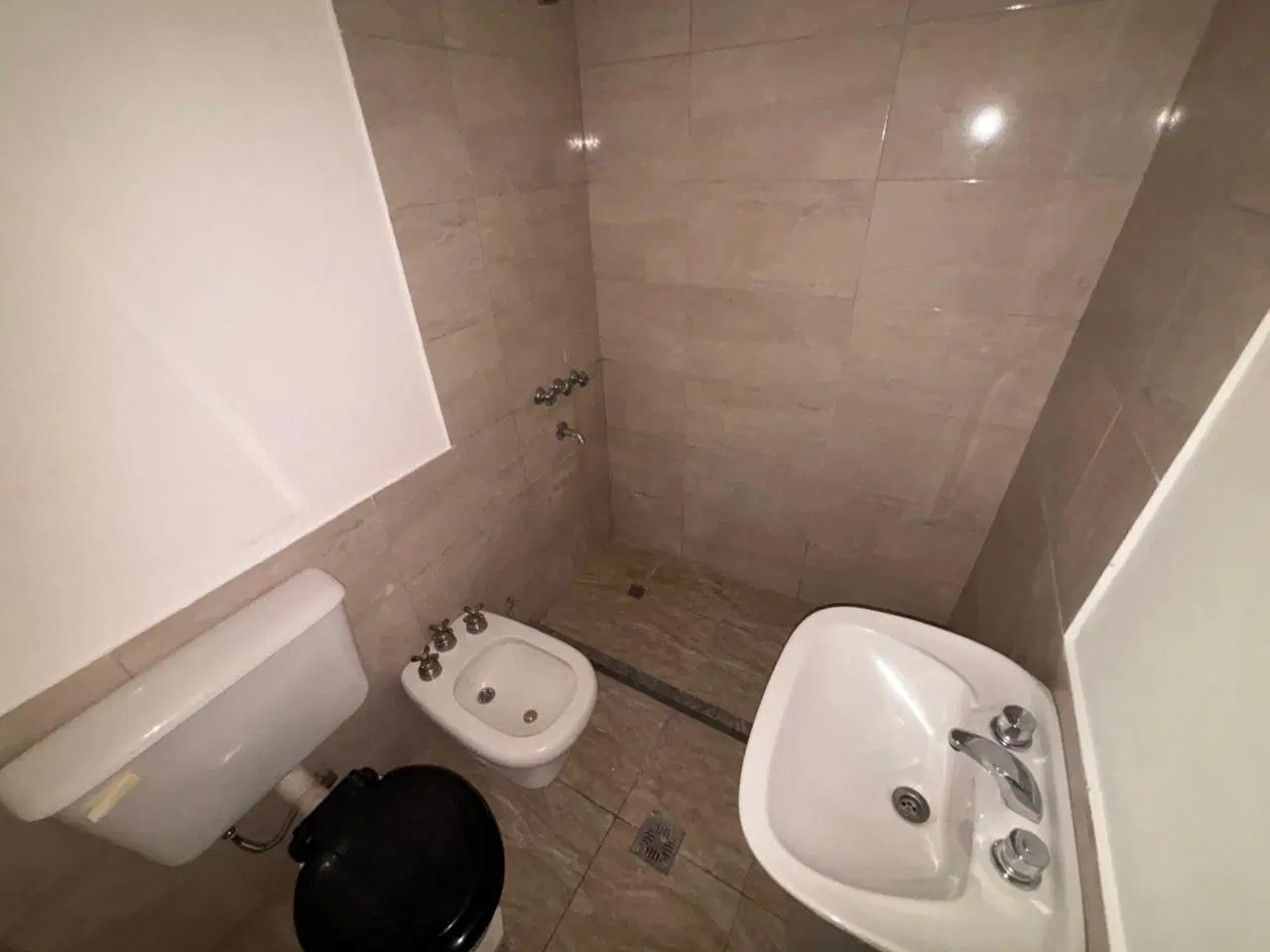 ALQUILER – Departamento de 1 dormitorio con cocina separada en complejo cerrado 4