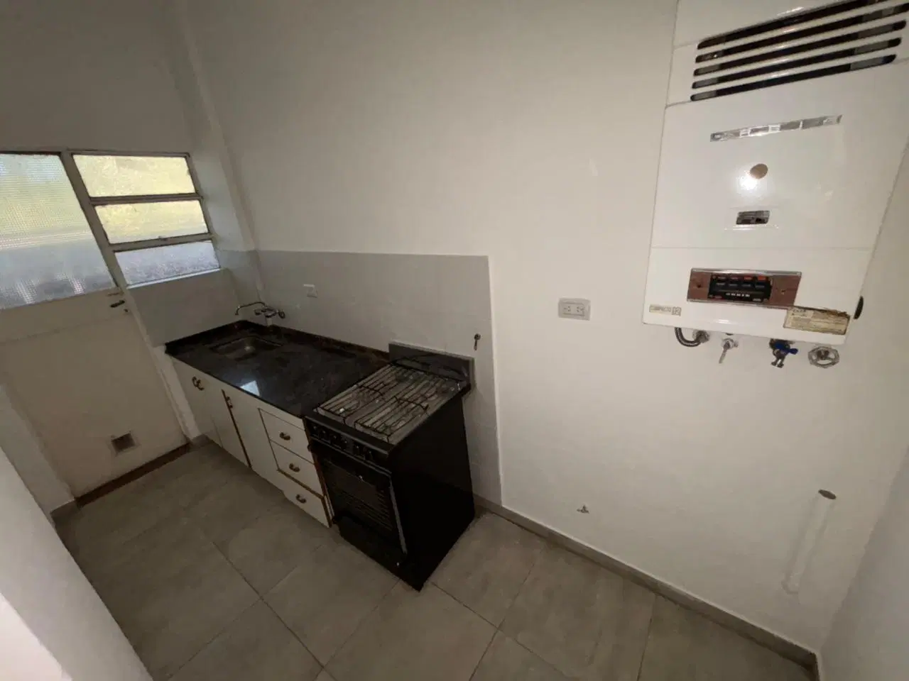 ALQUILER – Departamento de 1 dormitorio con cocina separada en complejo cerrado 1