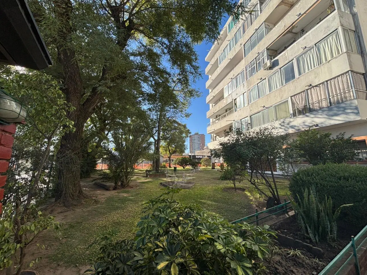 ALQUILER – Departamento de 1 dormitorio con cocina separada en complejo cerrado 5