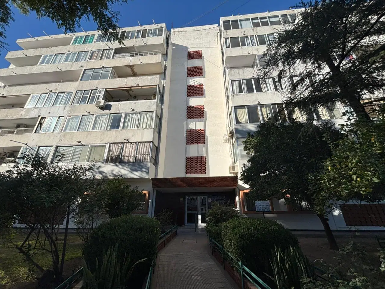 ALQUILER – Departamento de 1 dormitorio con cocina separada en complejo cerrado 2