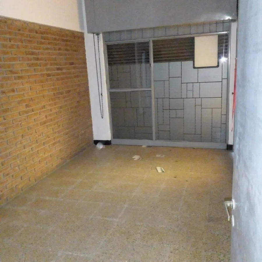 ALQUILER – Oficina/Local comercial con 3 privados en Alberdi 3