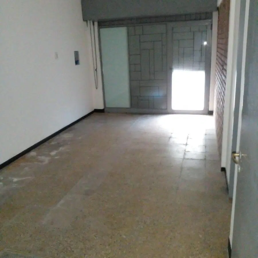 ALQUILER – Oficina/Local comercial con 3 privados en Alberdi 4