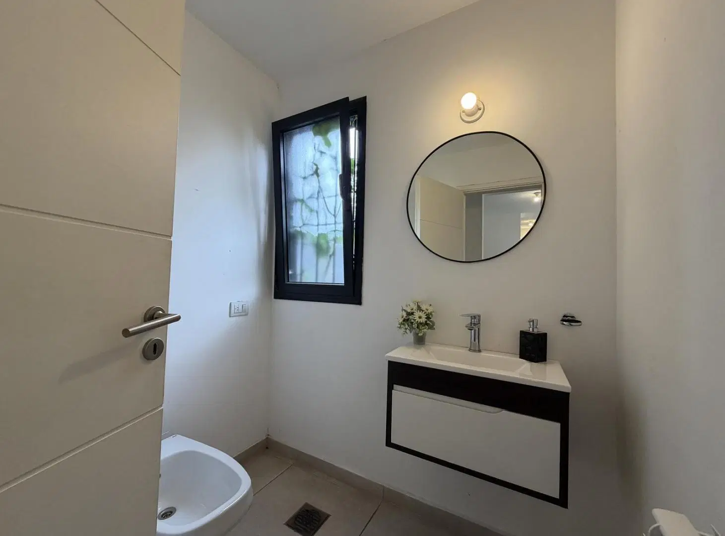 VENTA – Dúplex apto crédito de 3 dormitorios con patio y cochera en Alto Verde 3