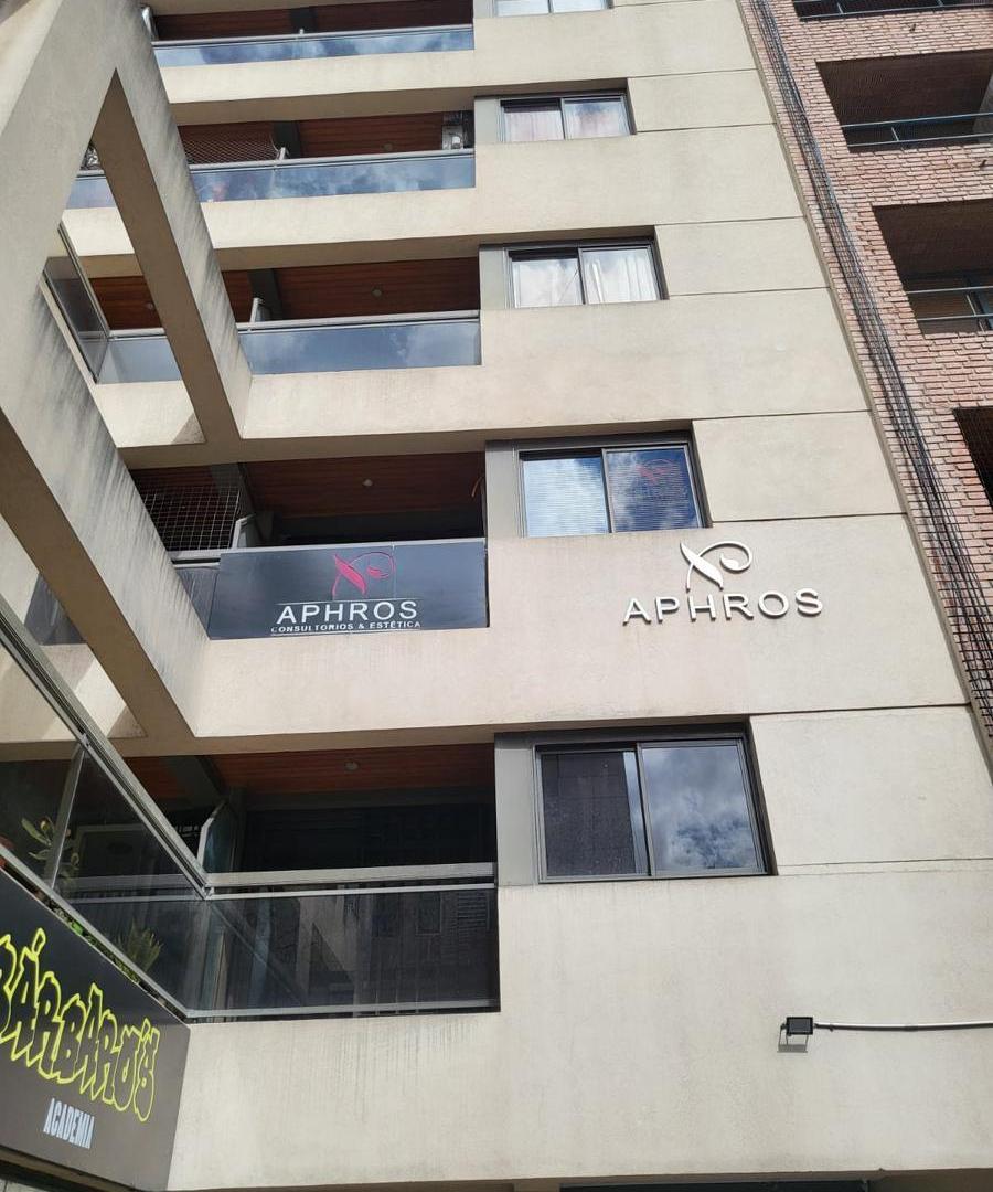 ALQUILER – Departamento luminoso de 1 dormitorio y medio con balcón en Nueva Córdoba