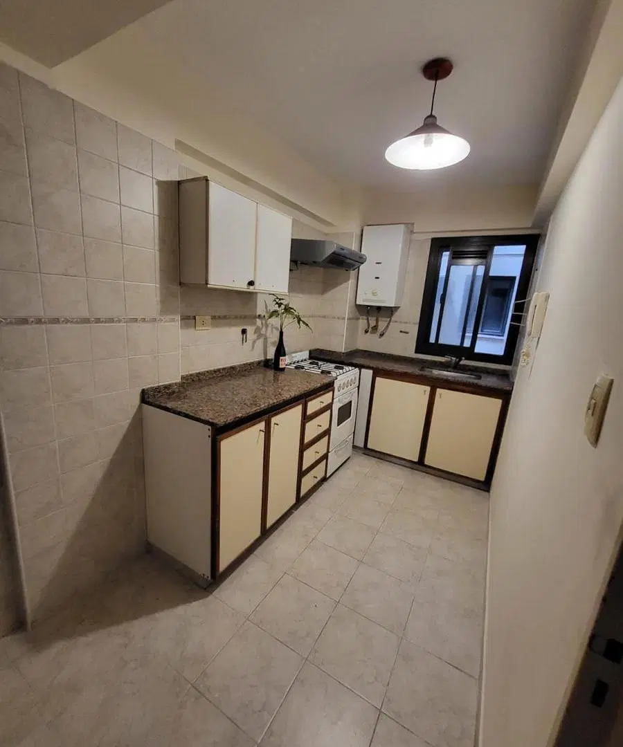 ALQUILER – Departamento luminoso de 1 dormitorio y medio con balcón en Nueva Córdoba 3