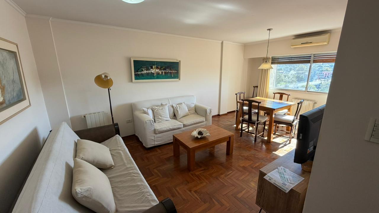 VENTA – Departamento 2 dormitorios en excelente estado con baulera en Centro
