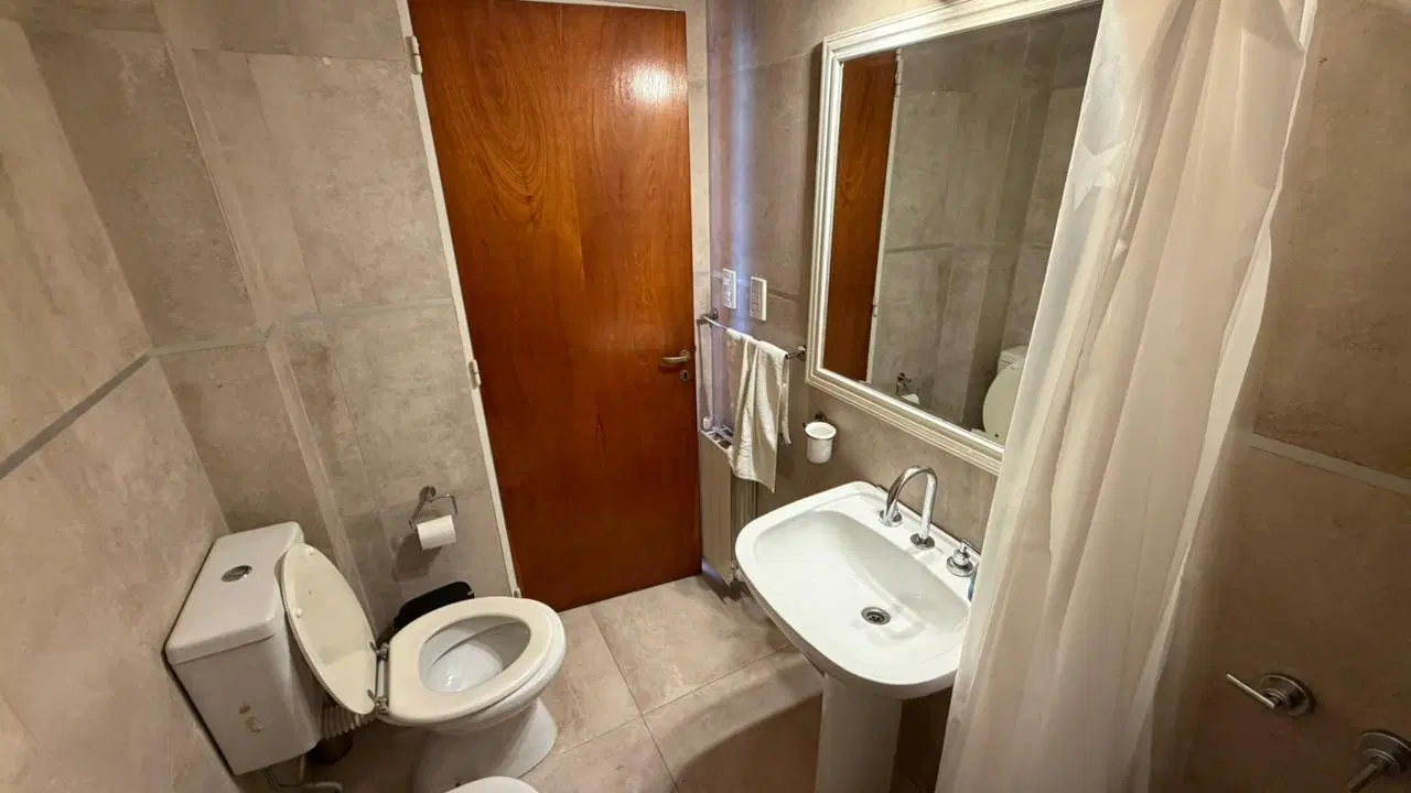 VENTA – Departamento 2 dormitorios en excelente estado con baulera en Centro 4