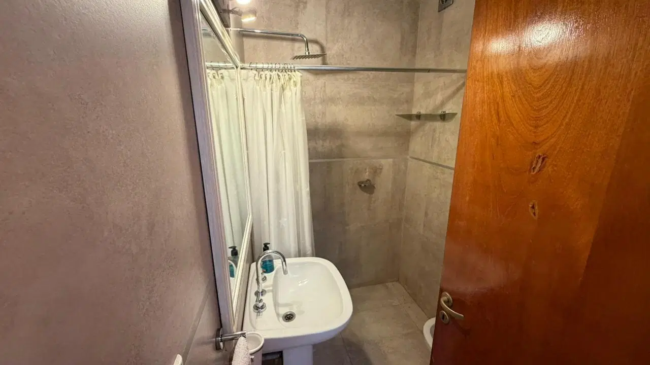 VENTA – Departamento 2 dormitorios en excelente estado con baulera en Centro 5
