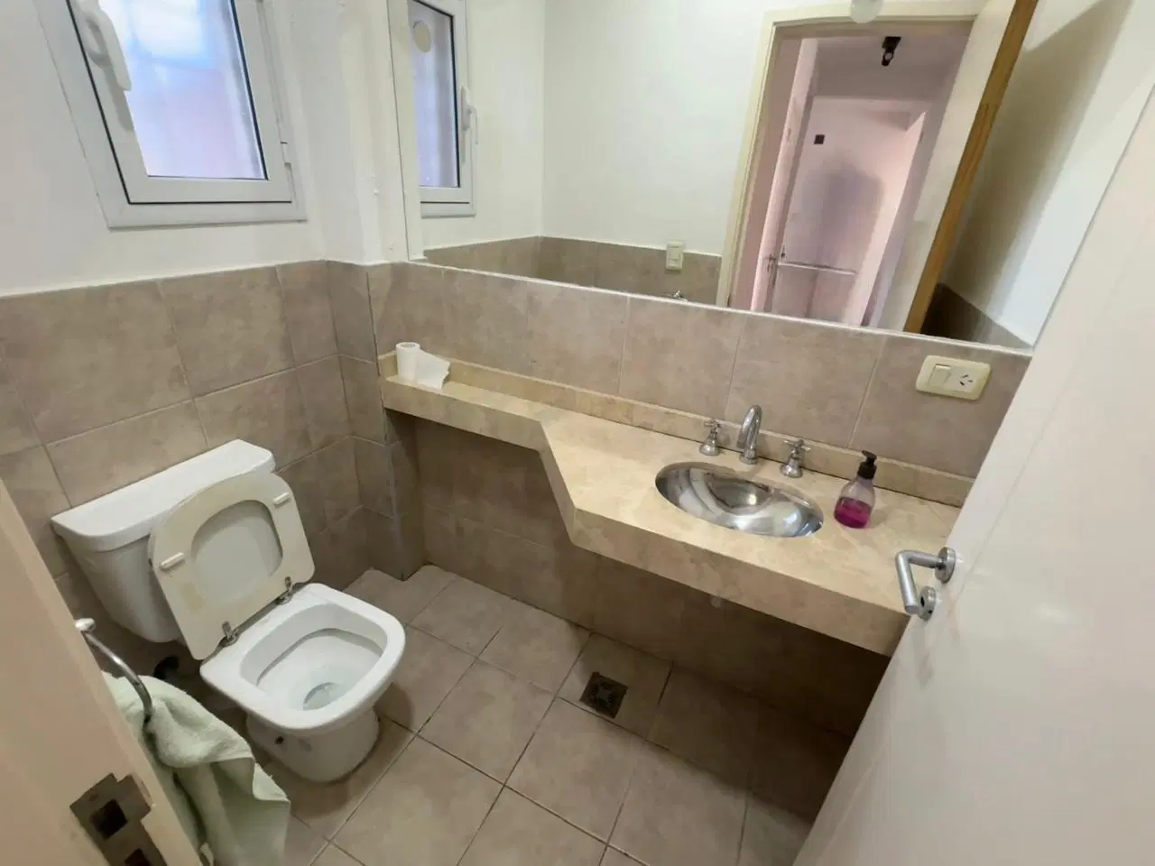 ALQUILER – Dúplex de 3 dormitorios con pileta y cochera para 2 autos en Barrio El Oasis 2