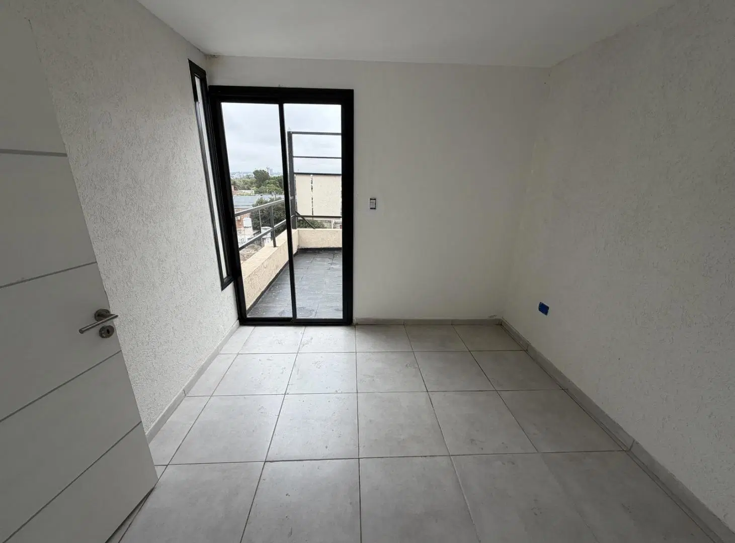 VENTA – Departamento de 1 dormitorio con terraza propia en Barrio San Martín 4