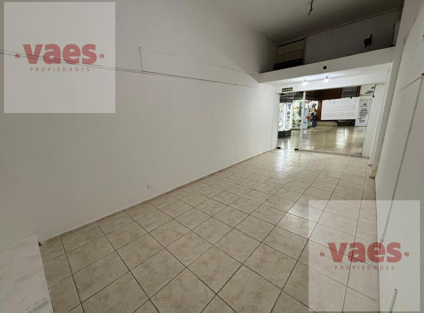 Foto de ALQUILER – Local comercial de doble altura en Galería Pasaje Muñoz, imagen 3