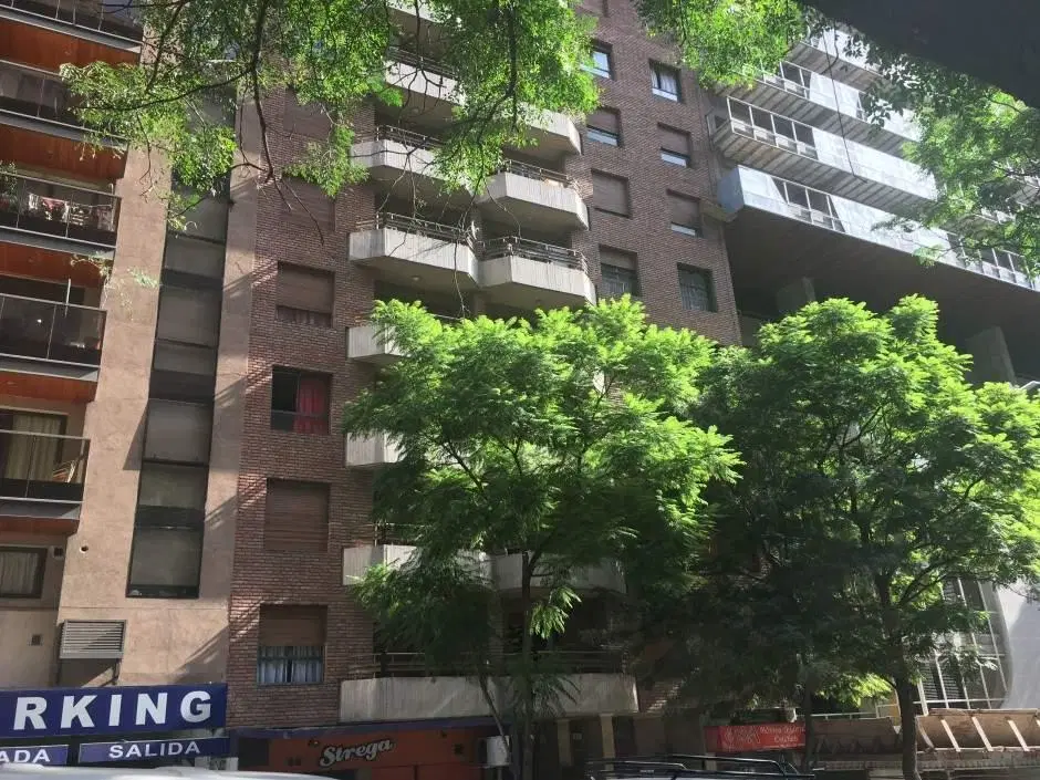 ALQUILER – Departamento de 1 dormitorio con balcón externo sobre Av. Pueyrredón 1