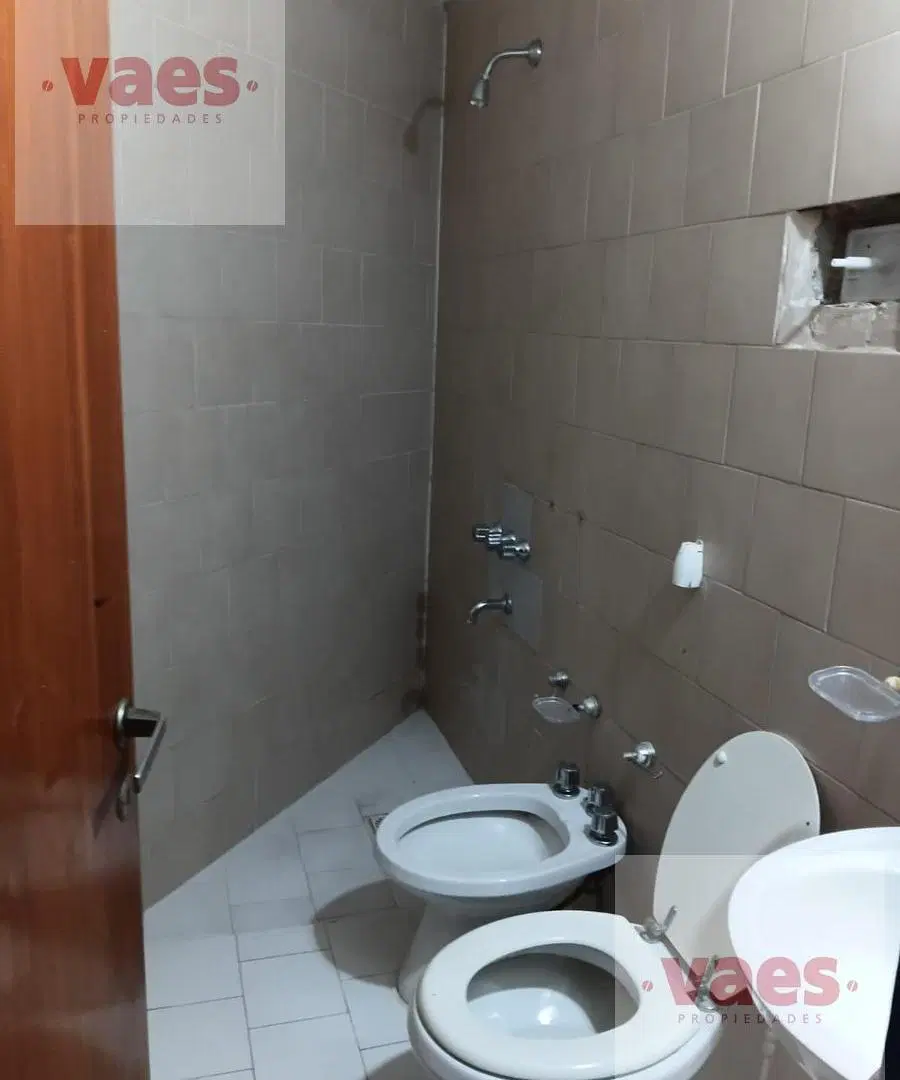 ALQUILER – Monoambiente luminoso con Seguridad 24HS, cocina integrada en Barrio Alberdi 8