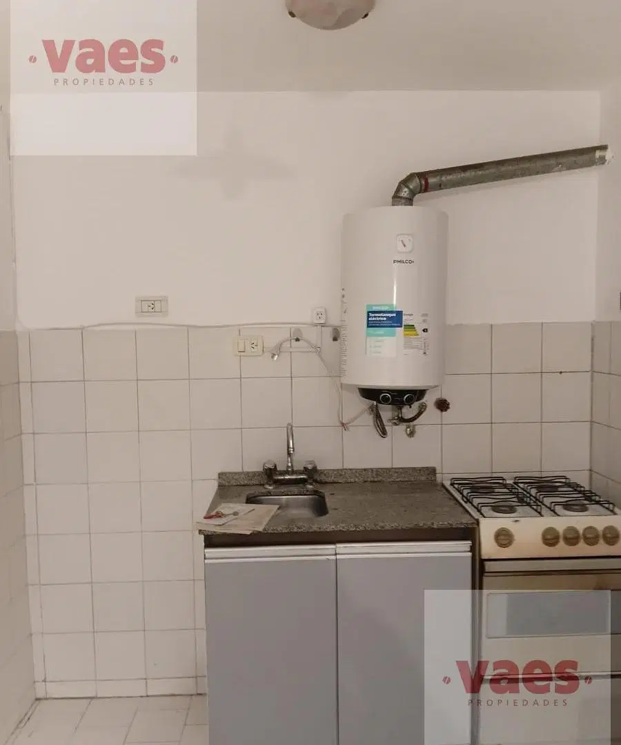 ALQUILER – Monoambiente luminoso con Seguridad 24HS, cocina integrada en Barrio Alberdi 3