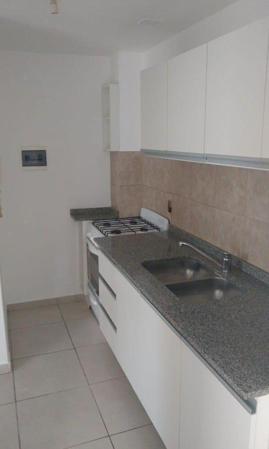 Foto de ALQUILER – Dúplex de 2 dormitorios y escritorio, con patio y asador en Barrio Jardín, imagen 2