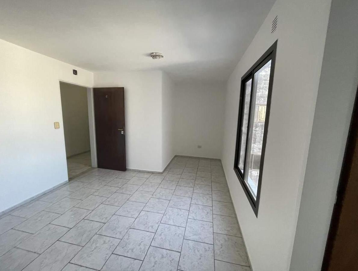 Foto de ALQUILER – Departamento de 1 dormitorio en el Centro, sobre Av, imagen 4