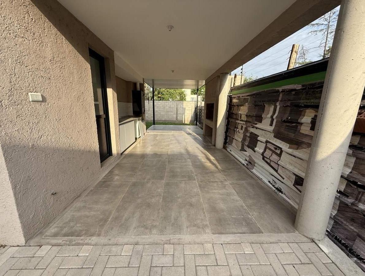 Foto de ALQUILER – Dúplex de 3 dormitorios en Housing Casa Norte – Argüello, imagen 2