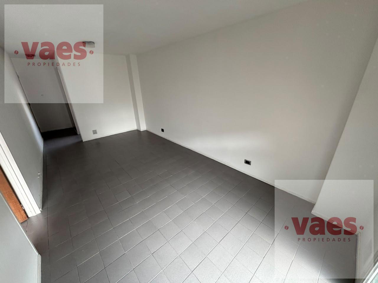 Foto de ALQUILER – Departamento de 1 dormitorios con balcón en Centro sobre Av, imagen 4