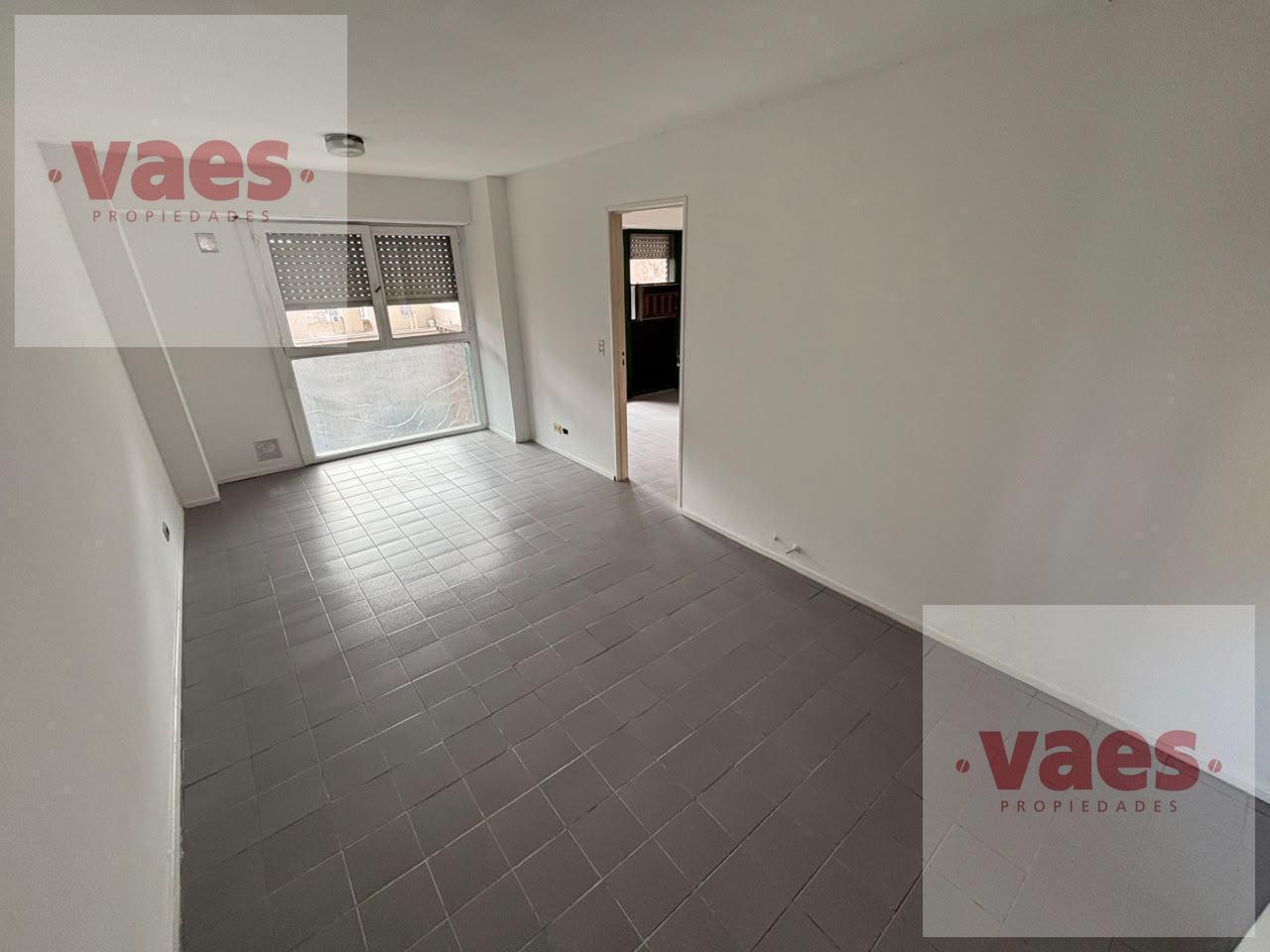 Foto de ALQUILER – Departamento de 1 dormitorios con balcón en Centro sobre Av, imagen 3