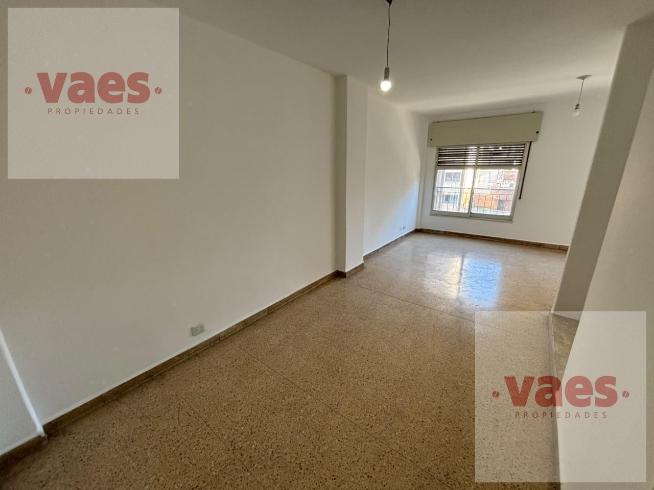 Foto de VENTA – Piso completo de 3 dormitorios con balcón en Nueva Córdoba, imagen 2