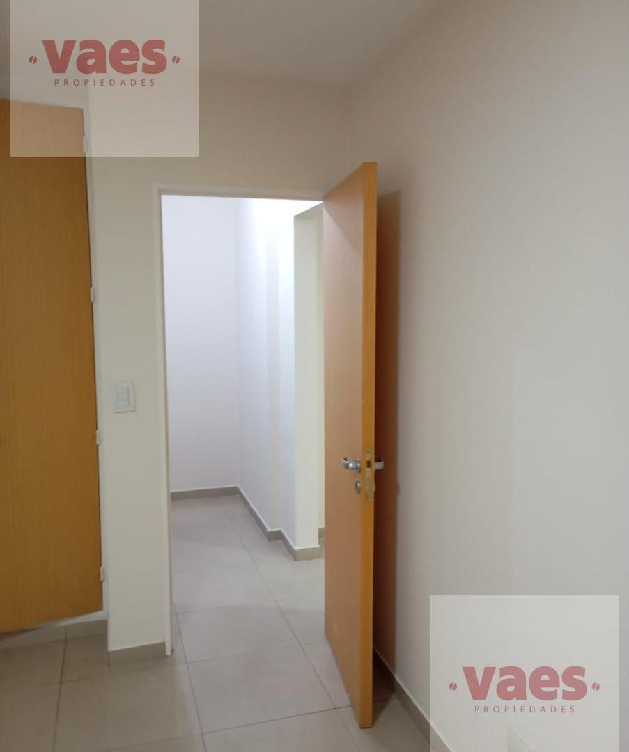 Foto de ALQUILER – Oficina de 50 m² con espacio libre y privado en el Centro de, imagen 2