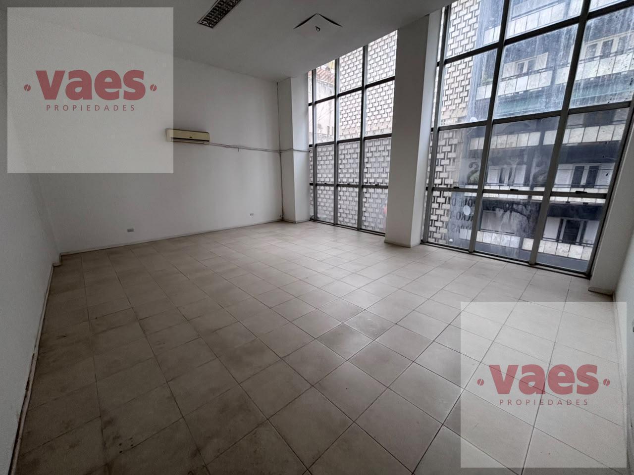 Foto de ALQUILER – Oficina de 150m² con privados y seguridad 24hs en el Centro, imagen 3