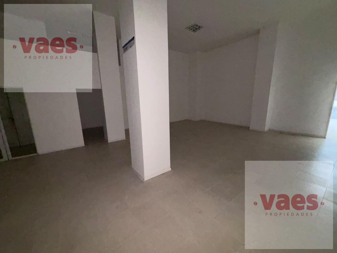 Foto de ALQUILER – Oficina de 150m² con privados y seguridad 24hs en el Centro, imagen 4