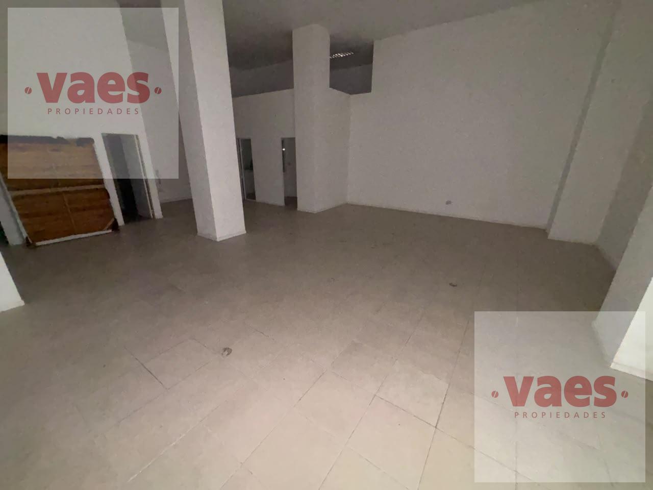 Foto de ALQUILER – Oficina de 150m² con privados y seguridad 24hs en el Centro, imagen 2