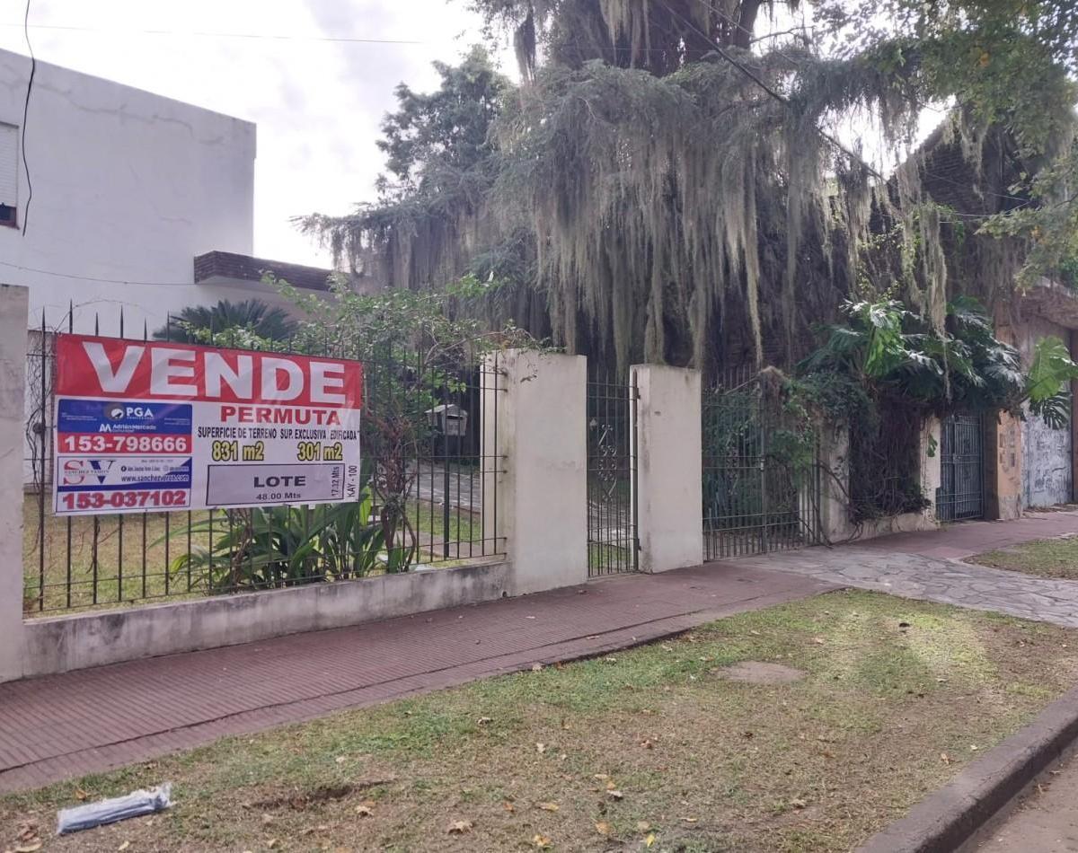 2 Casas en un Amplio Terreno Cochera Semicubierta Se Acepta Permuta por Propiedades en un 70% 2