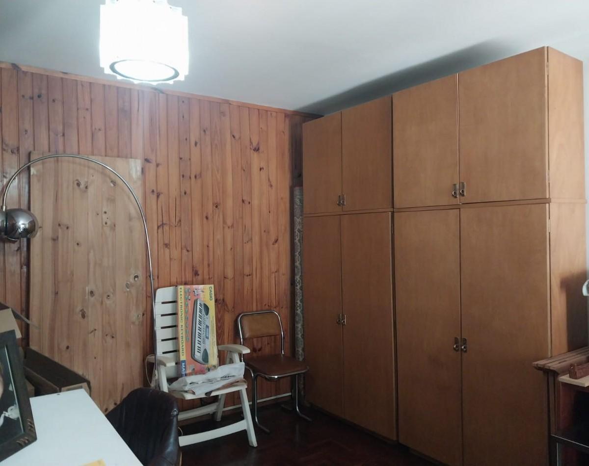 2 Casas en un Amplio Terreno Cochera Semicubierta Se Acepta Permuta por Propiedades en un 70% 1