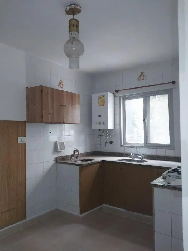 Departamento Semipiso al Frente 2 Dormitorios con Cochera Italia N°164  Valor Negociable 2