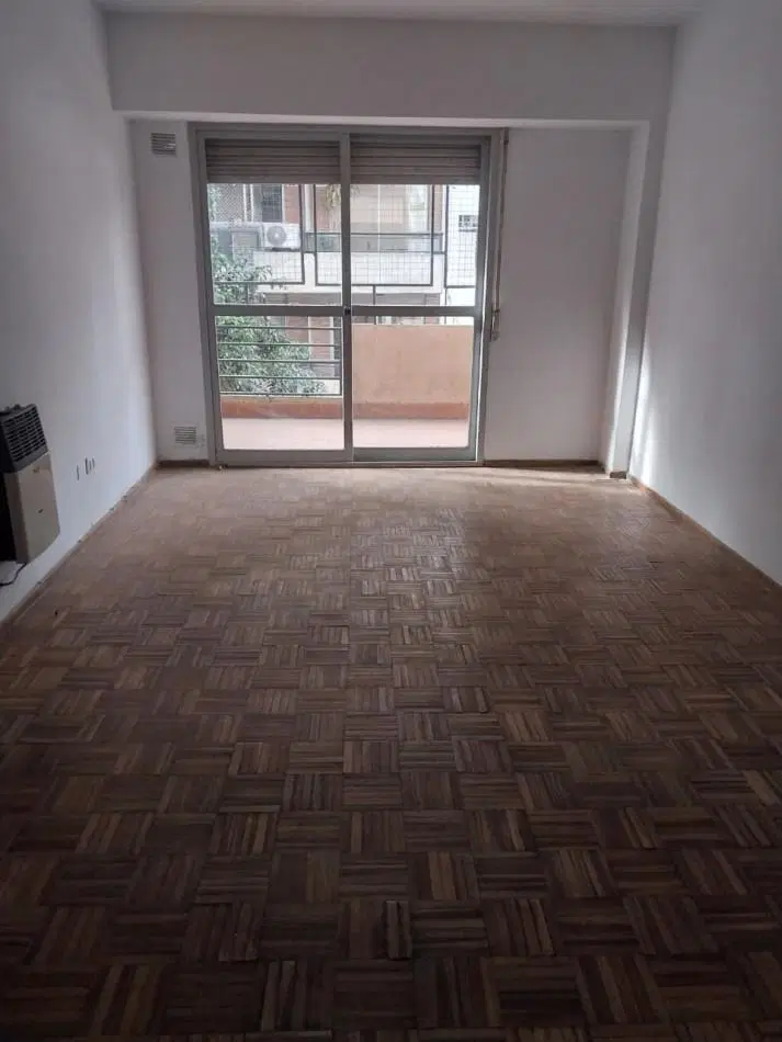 Departamento Semipiso al Frente 2 Dormitorios con Cochera Italia N°164  Valor Negociable 5