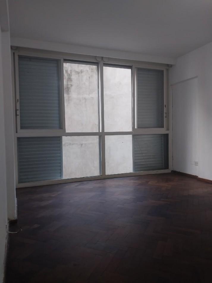 Foto de Departamento amplio al contrafrente 2 dormitorios con placares zona, imagen 2
