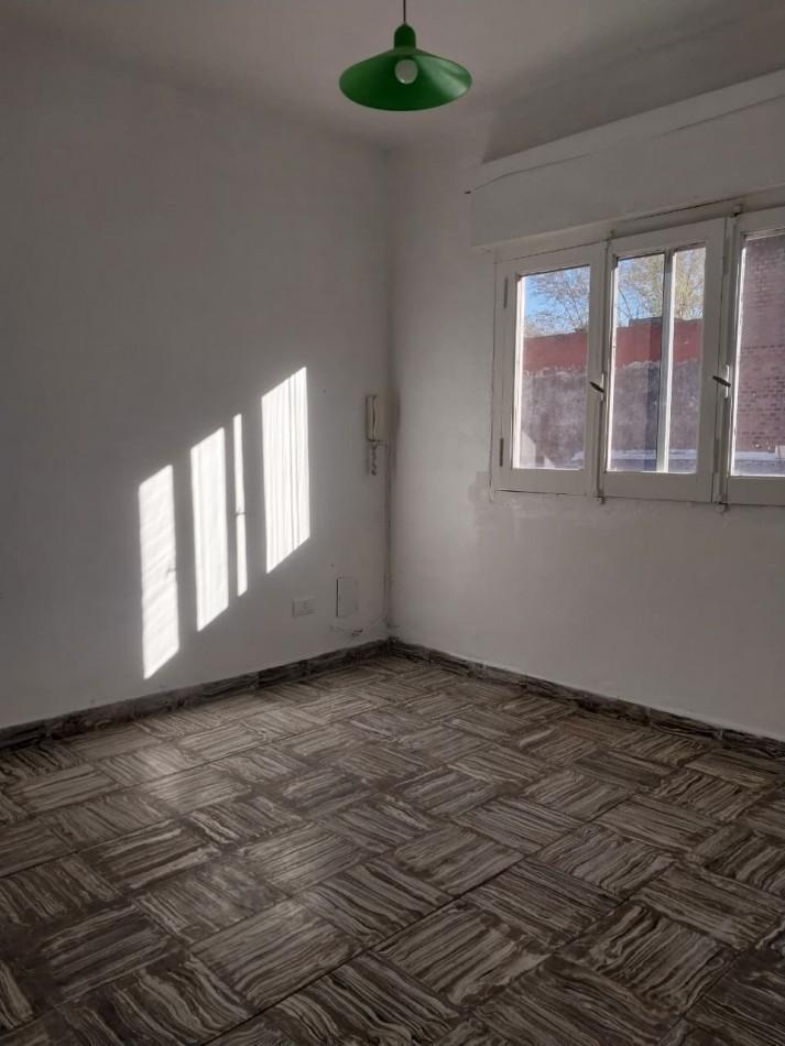 Foto de Departamento interno de pasillo sin expensas 1 dormitorio con patio, imagen 1