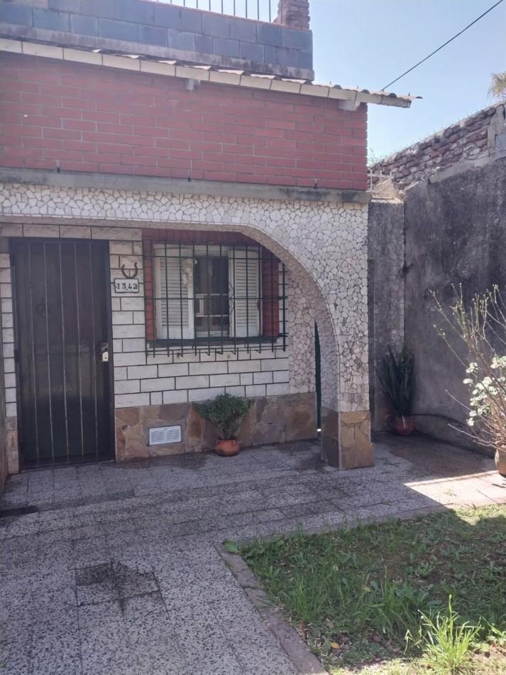 Foto de Casa al frente con retiro de jardin 2 ingresos 2 dormitorios patio y, imagen 1
