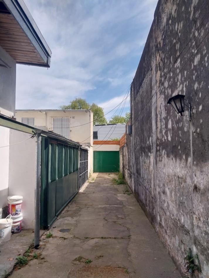 Foto de Casa Interna con pasillo Vehicular a posibilidad de remodelacion con, imagen 3