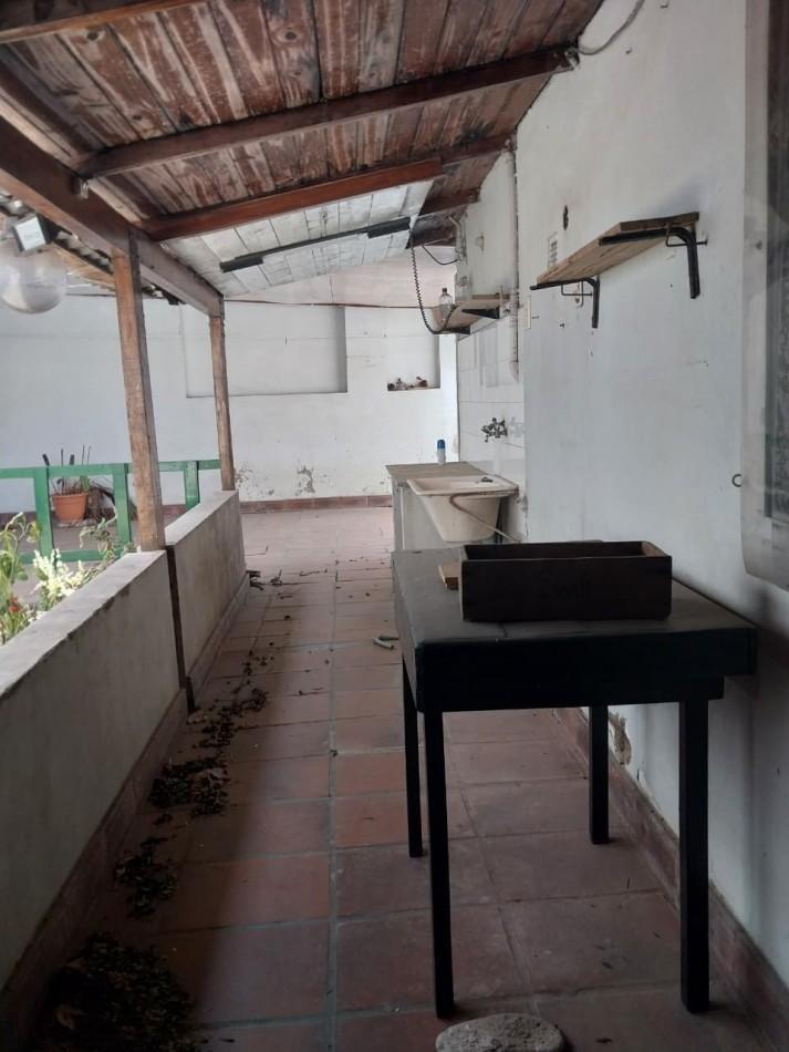 Foto de Casa Interna con pasillo Vehicular a posibilidad de remodelacion con, imagen 5