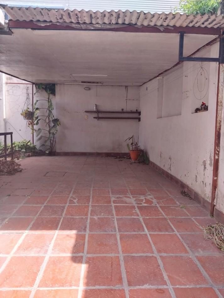 Foto de Casa Interna con pasillo Vehicular a posibilidad de remodelacion con, imagen 4