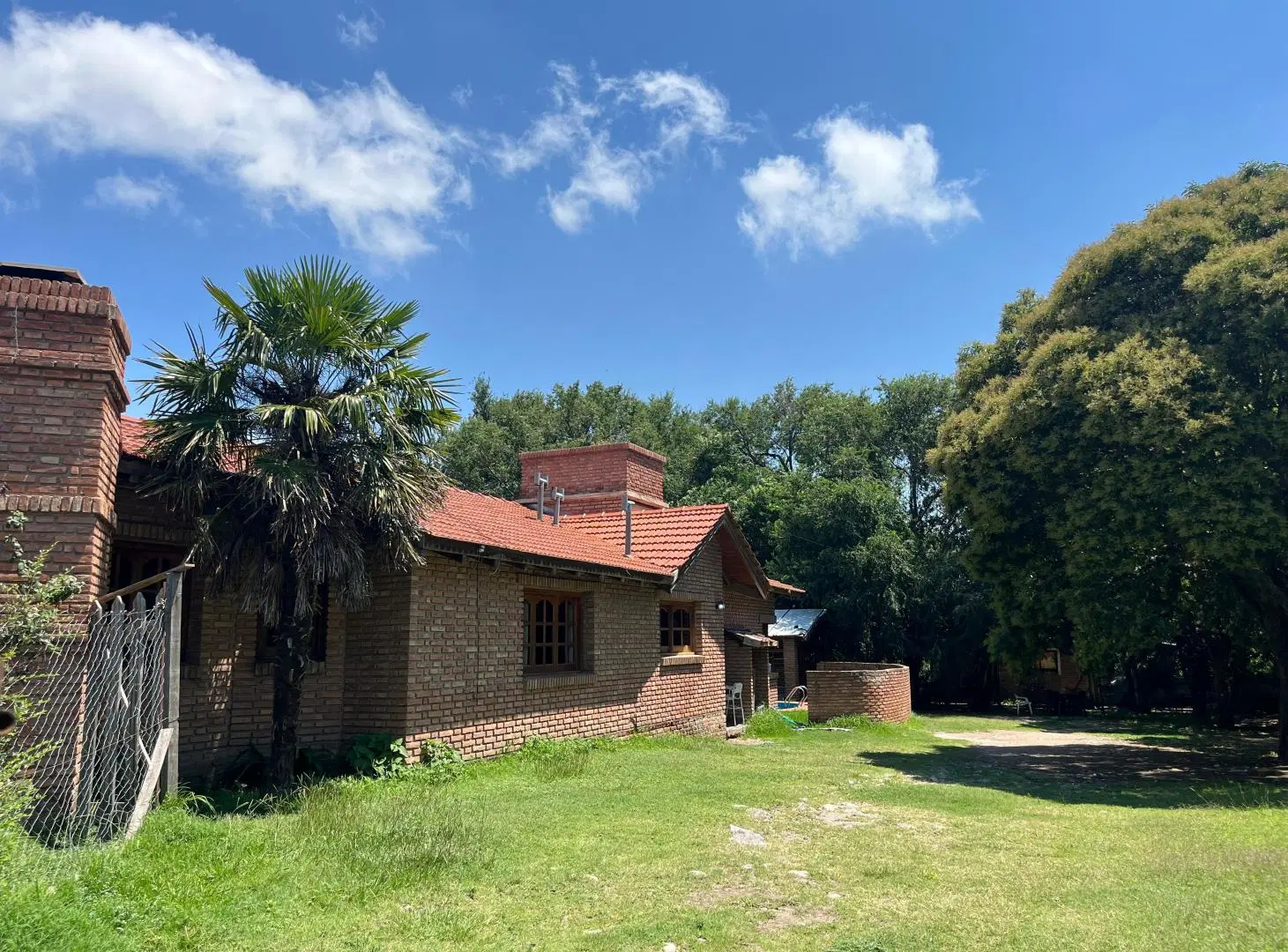 CASA CON PISCINA-Barrio potrerillo 2