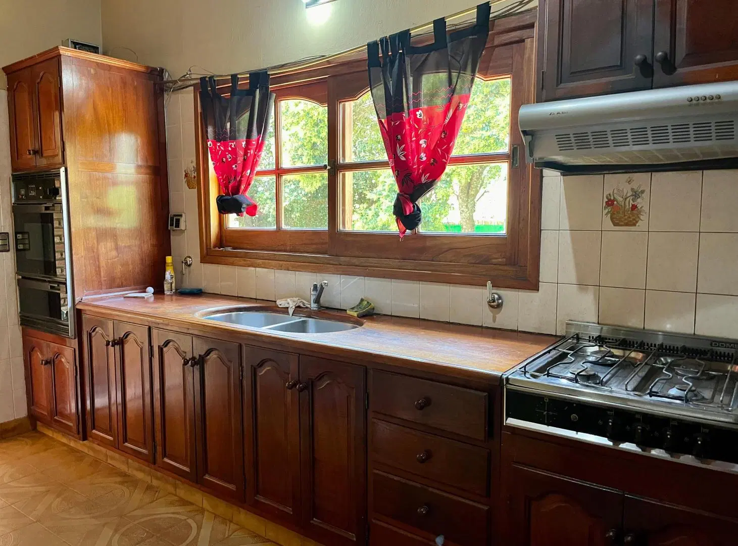 CASA CON PISCINA-Barrio potrerillo 5