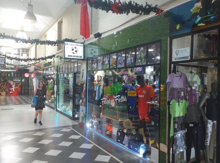 EN VENTA - 2 LOCALES EN BLOCK GALERIA DE LA CIUDAD MORON CENTRO